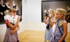 Kinderen in een museum